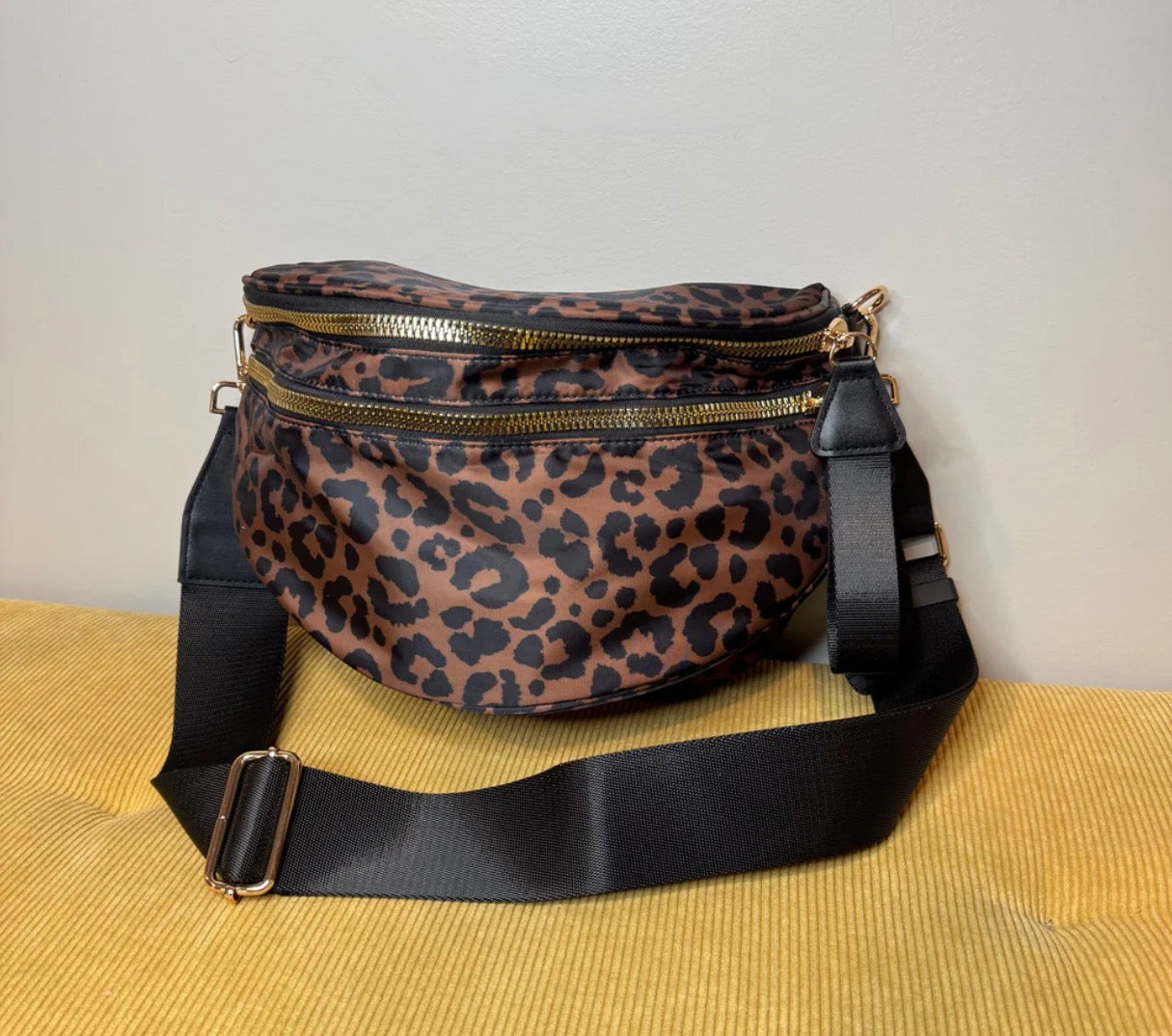 RONI BUMBAGS
