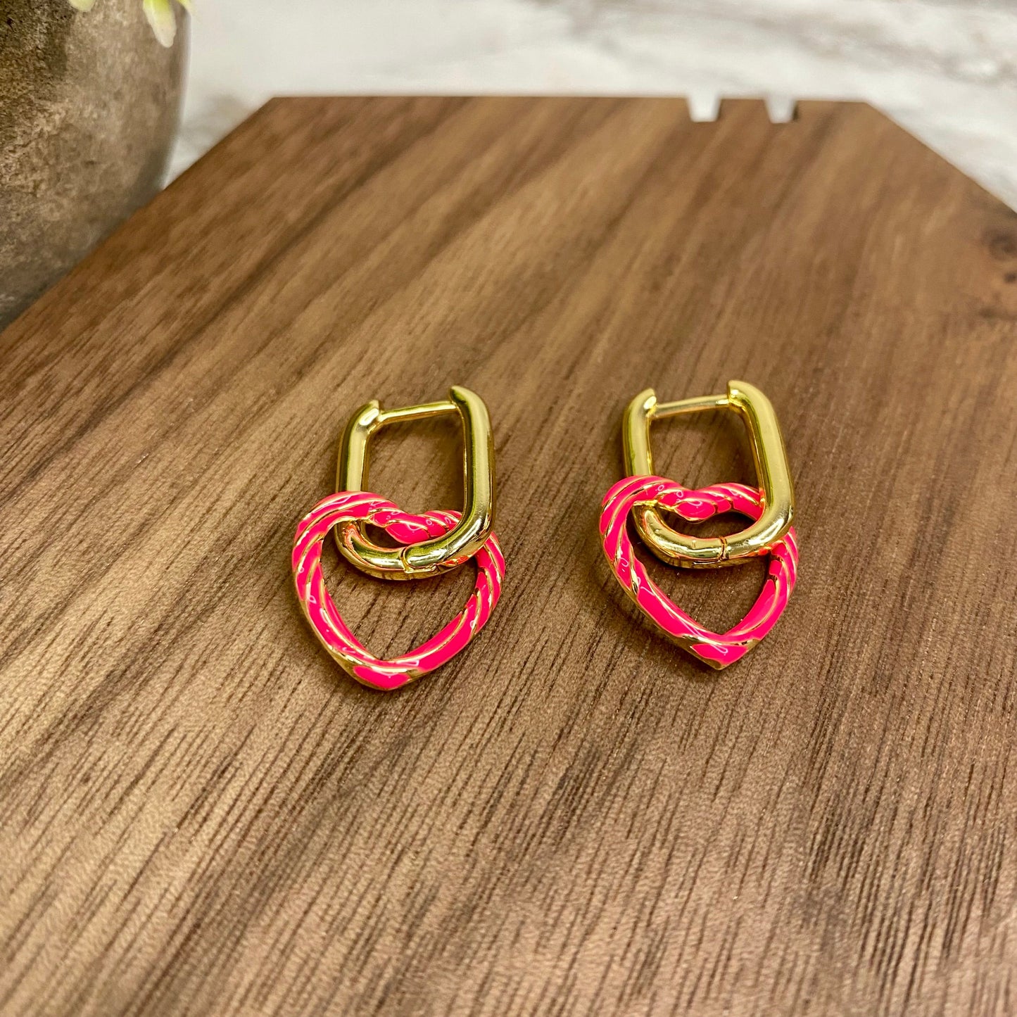 Metal Dangle Earrings - Heart Link - Hot Pink