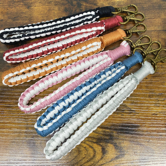 Keychain - Macrame Bracelet - White Side Stripe